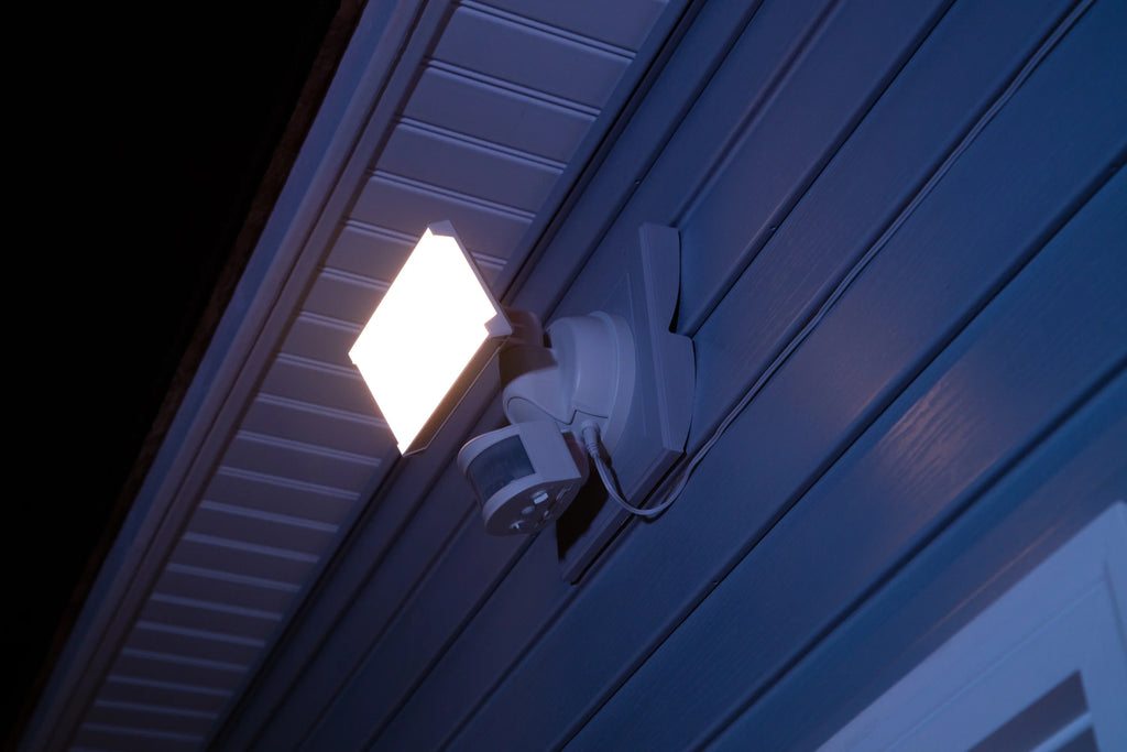 Solar Three Head LED Motion Sensing Security Flood Light, White, 2000 Lumen O8128