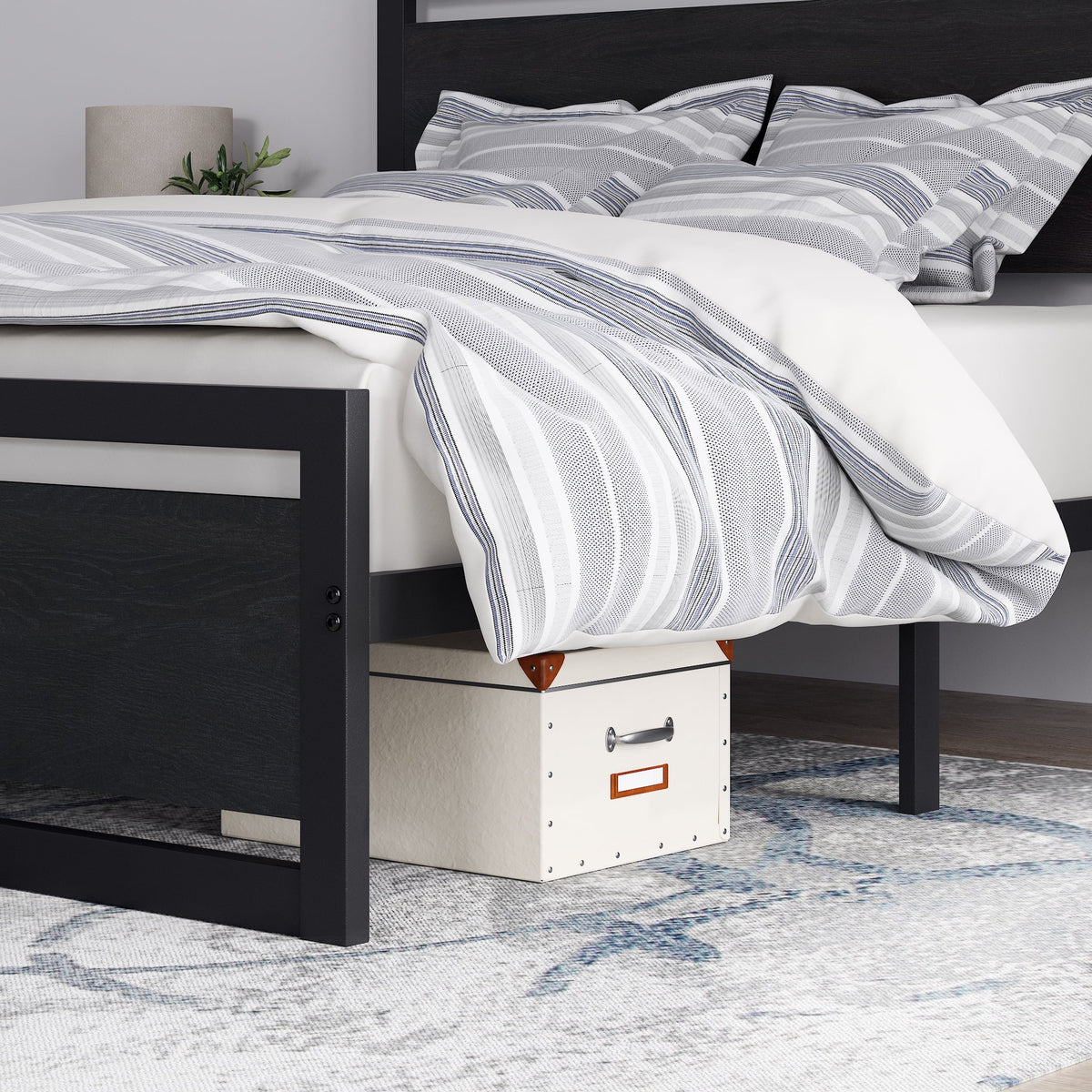 Queen Size Metal Platform Bed Frame with Wooden Headboard Footboard R135231