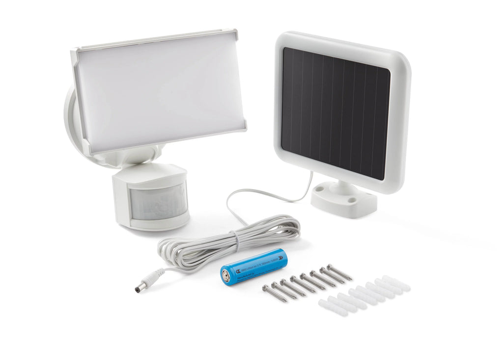 Solar Three Head LED Motion Sensing Security Flood Light, White, 2000 Lumen O8128