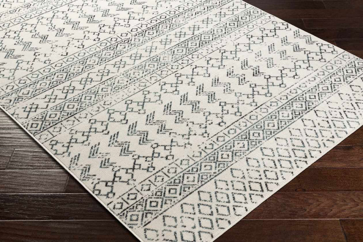 5x7 Cream Indoor/Outdoor Area Rug B3437