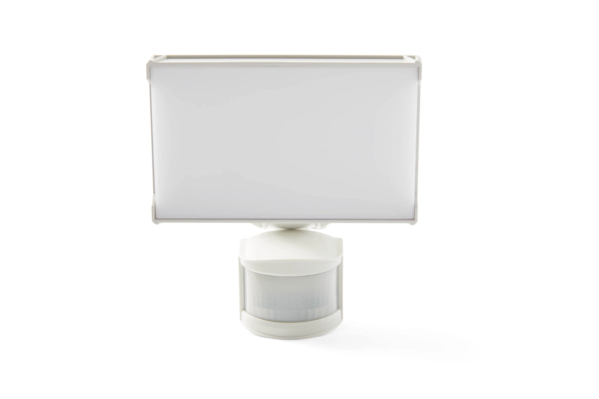 Solar Three Head LED Motion Sensing Security Flood Light, White, 2000 Lumen O8128