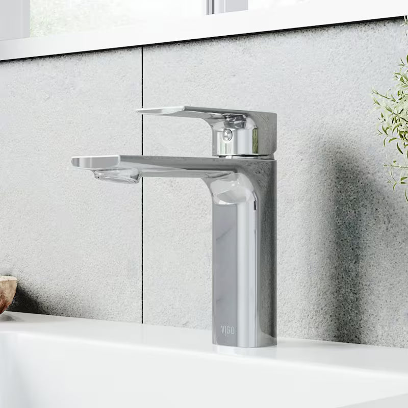 Single Handle Bathroom Faucet in Chrome J247